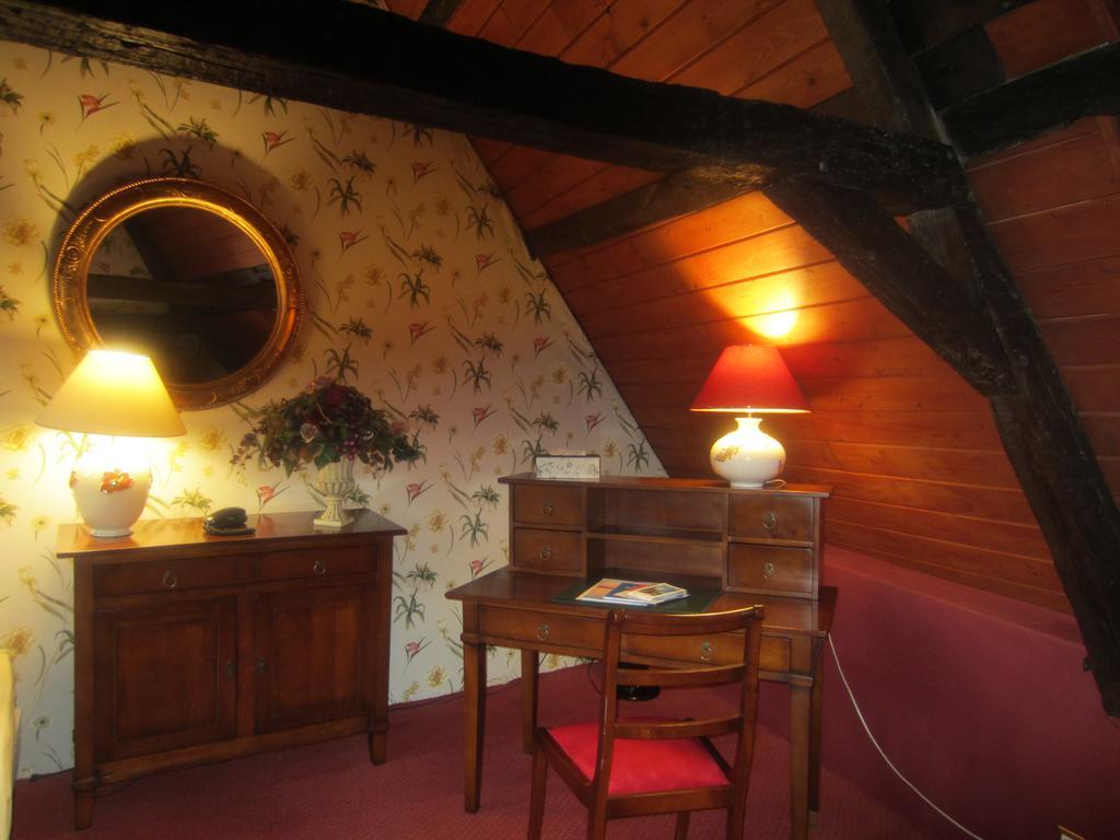 Auberge Du Bon Fermier วาลองเซียนส์ ภายนอก รูปภาพ